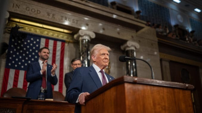 Donald Trump no Congresso em março de 2025, durante discurso sobre tarifas e política econômica.